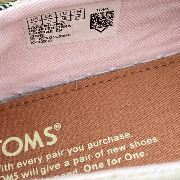 TOMS Zebra Print Slip-On Shoes Size 6 White Black Canvas Summer Travel - Picture 9 of 11